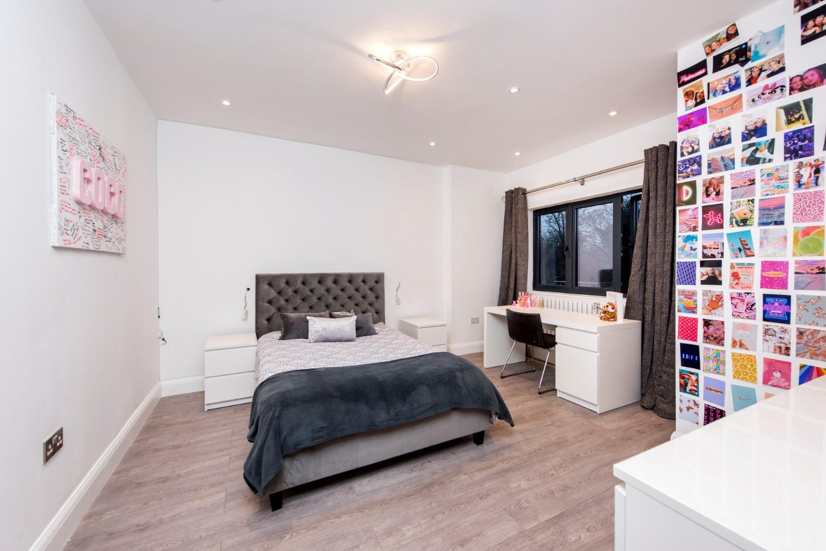 Parkside, Mill Hill